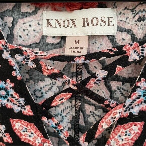 Handkerchief Style Flowy Boho Dress crisscrossed design // Knox Rose // size M - Picture 6 of 7